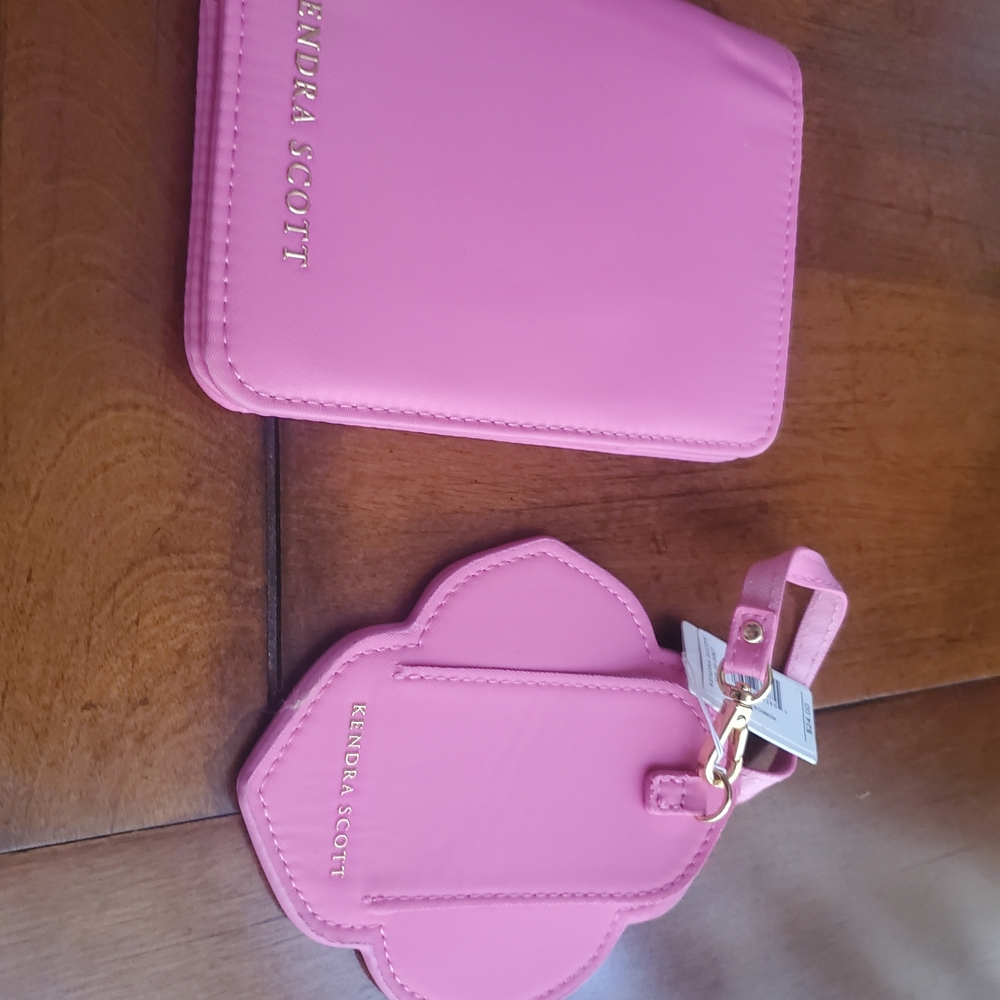 Kendra Scott Pink Passport Holder and Luggage Tag Set - Picture 7 of 7